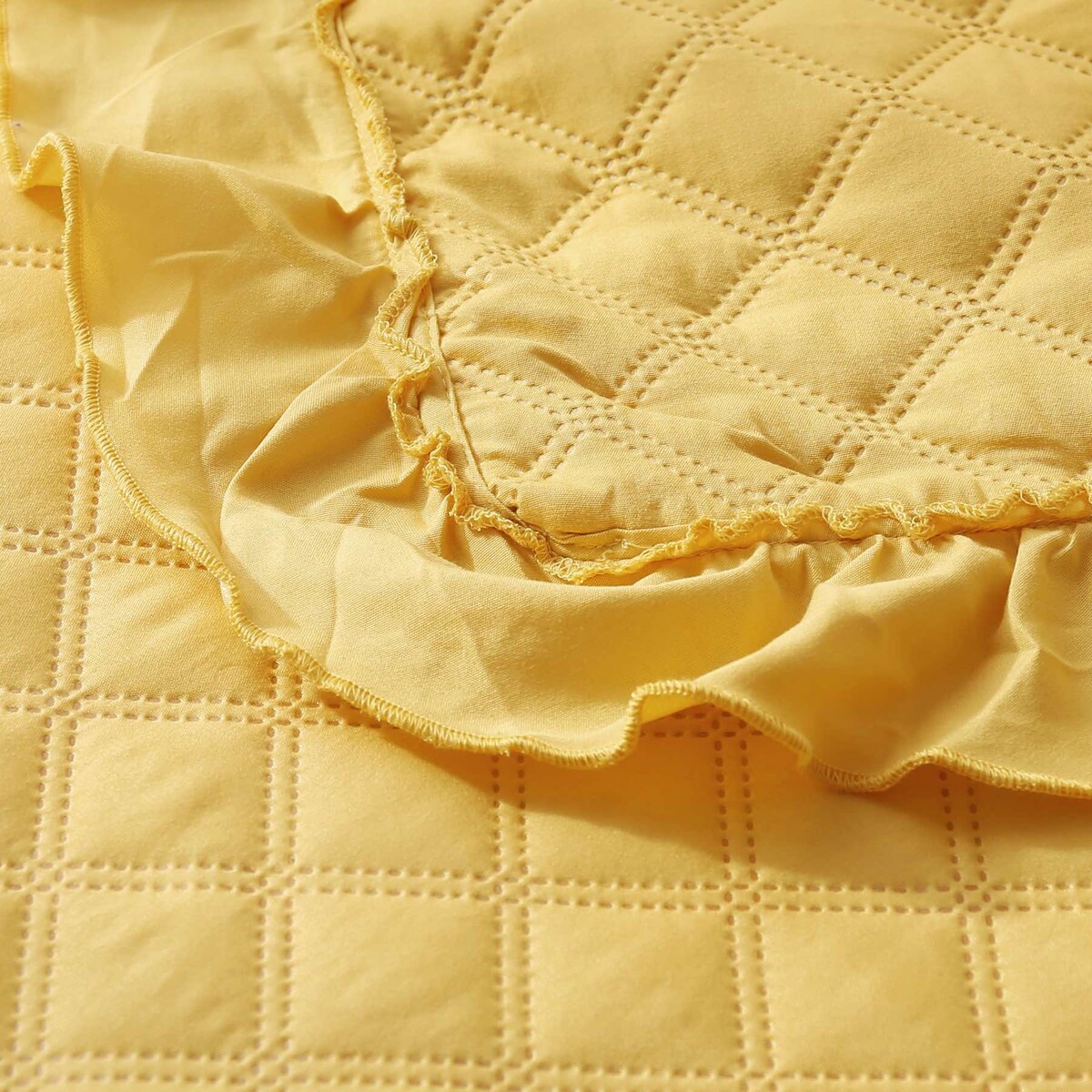 Musztardowa Narzuta Pled Koc Pikowany z Falbanką 240 x 260 Duża Dekoracyjna