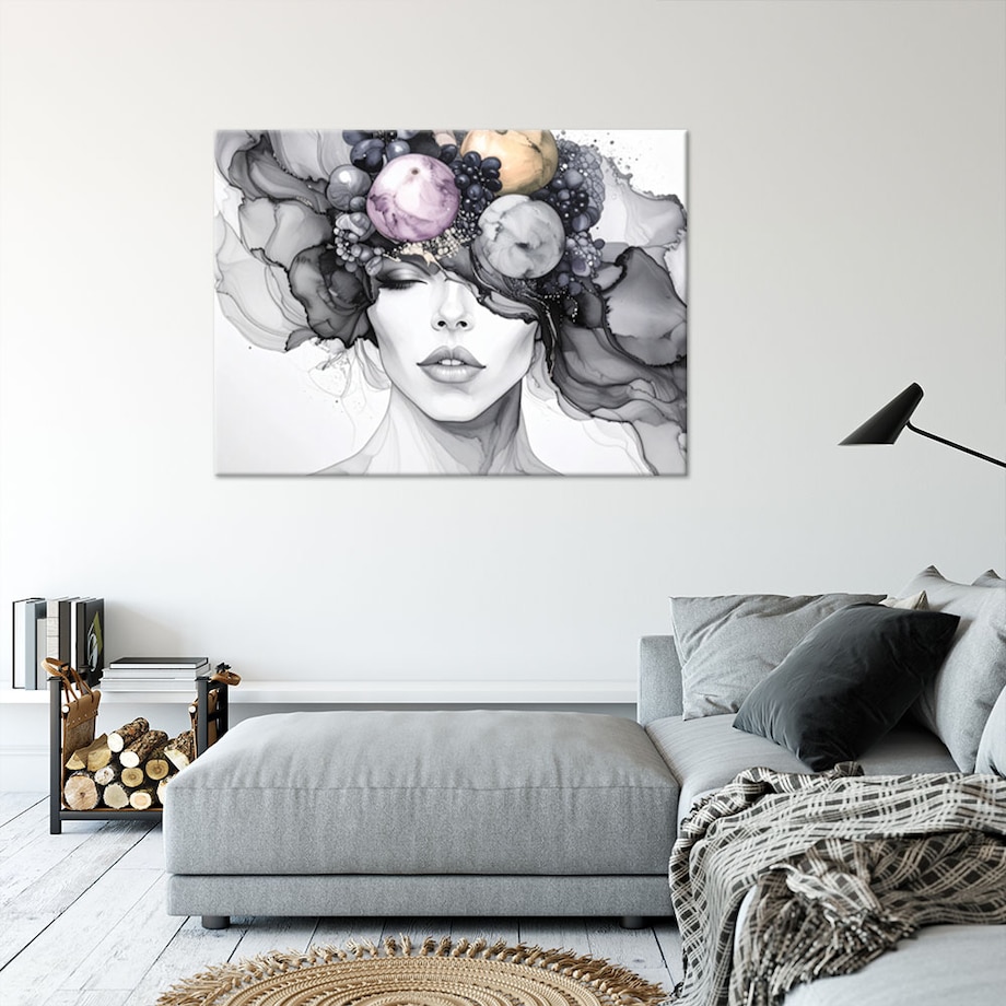Obraz czarno biały do salonu kuchni, Kobieta z owocami na głowie 100x70