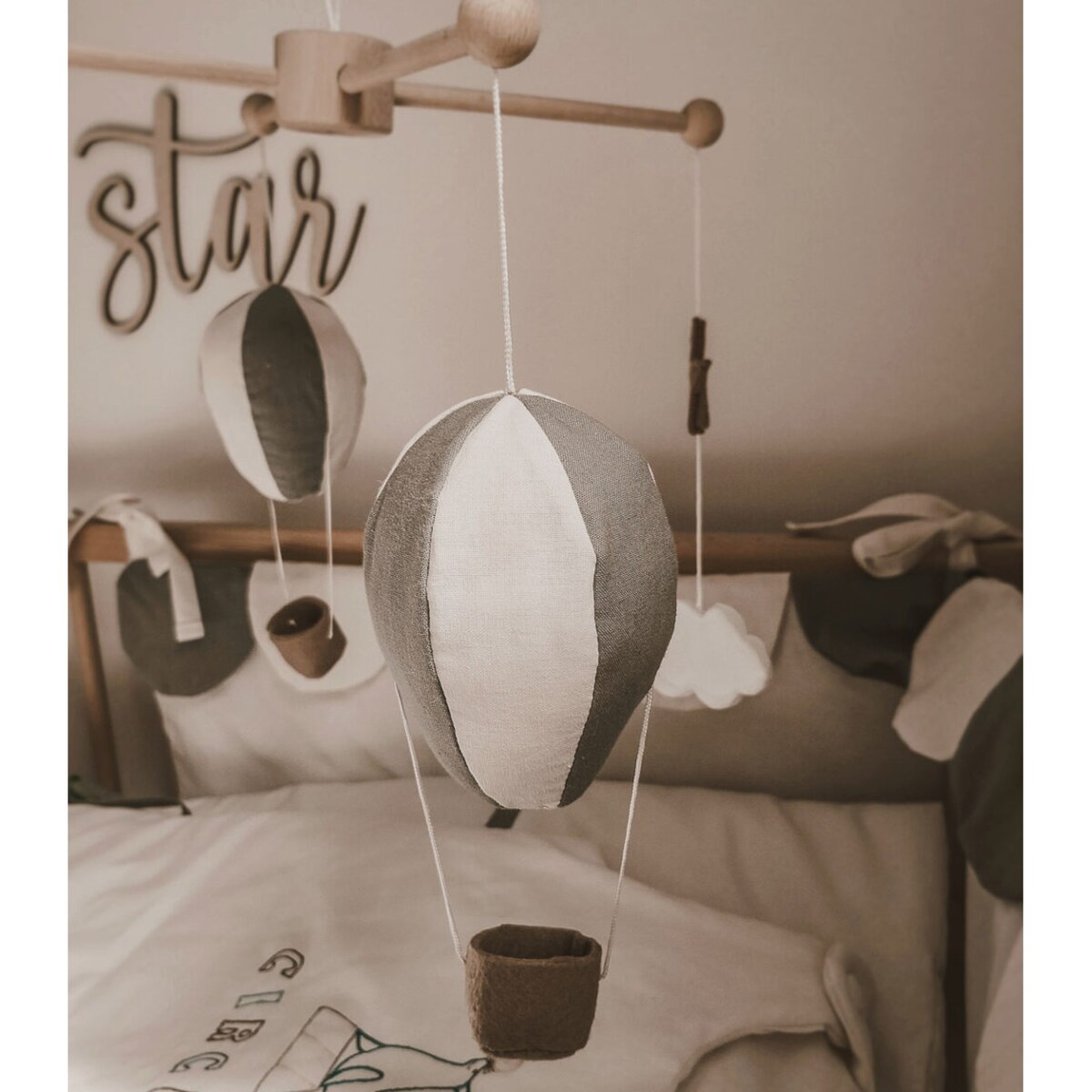 Cyrk – karuzela do łóżeczka z obrotową pozytywką