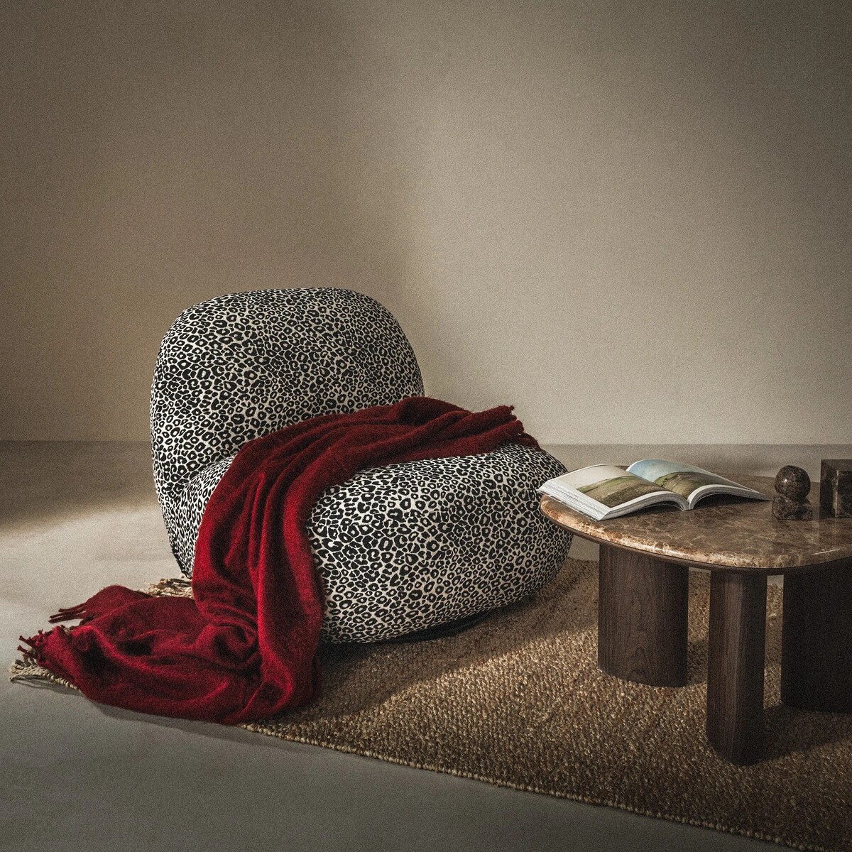 Fotel obrotowy 73x85x85 cm TENNO-2 biało-czarny żakard