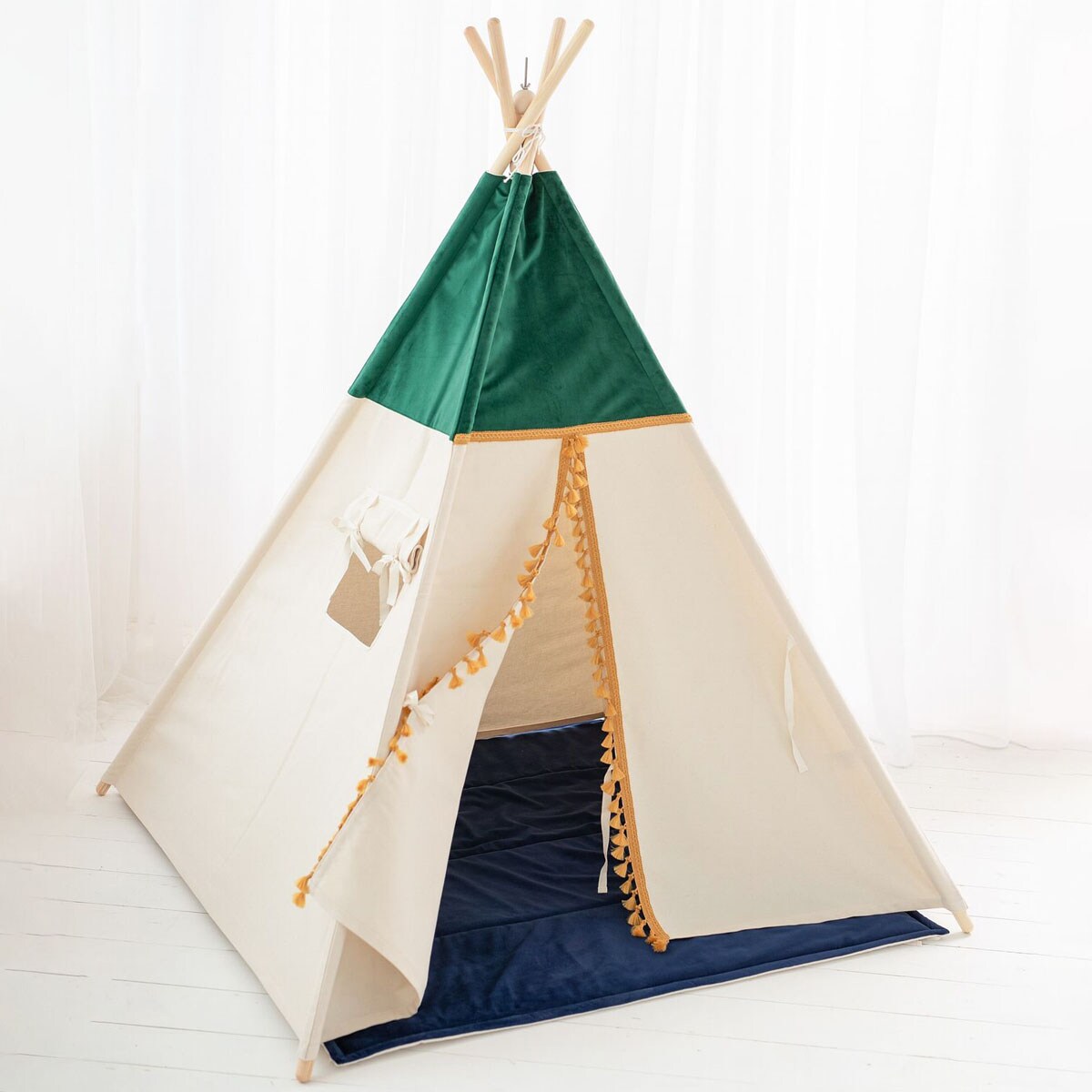 Namiot tipi Velvet Green, zestaw tipi z matą i poduszkami