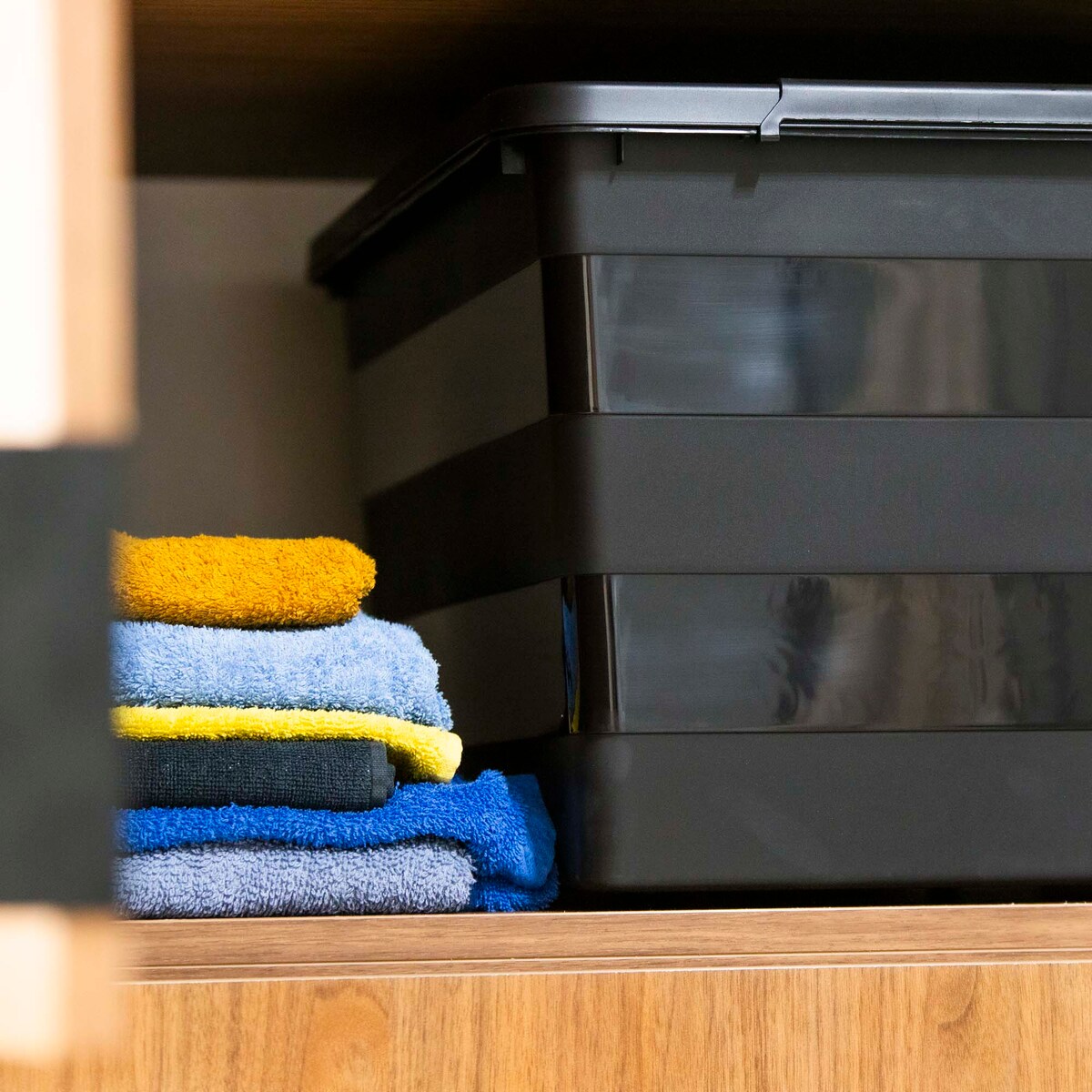 Pojemnik Plastikowy Pudełko Plastikowe Z Pokrywką Na Kółkach Box Czarny 55L