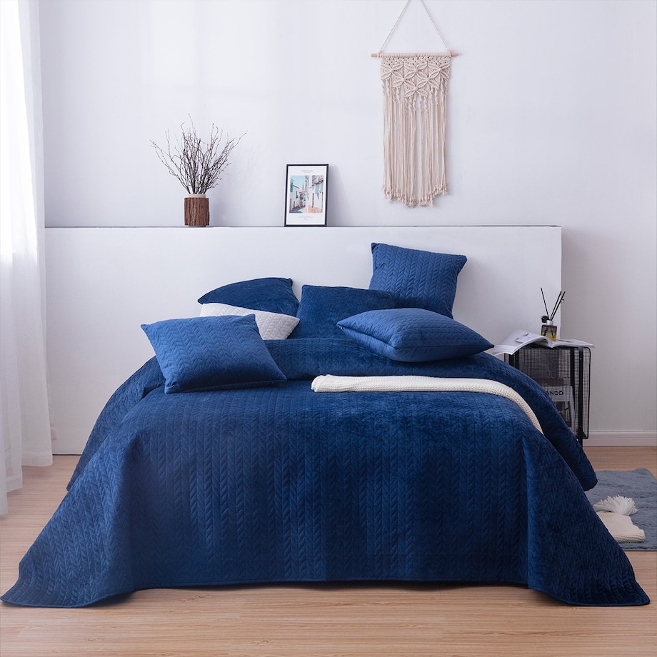 Narzuta na łóżko Silky Chic 220x240cm royal blue 220x240