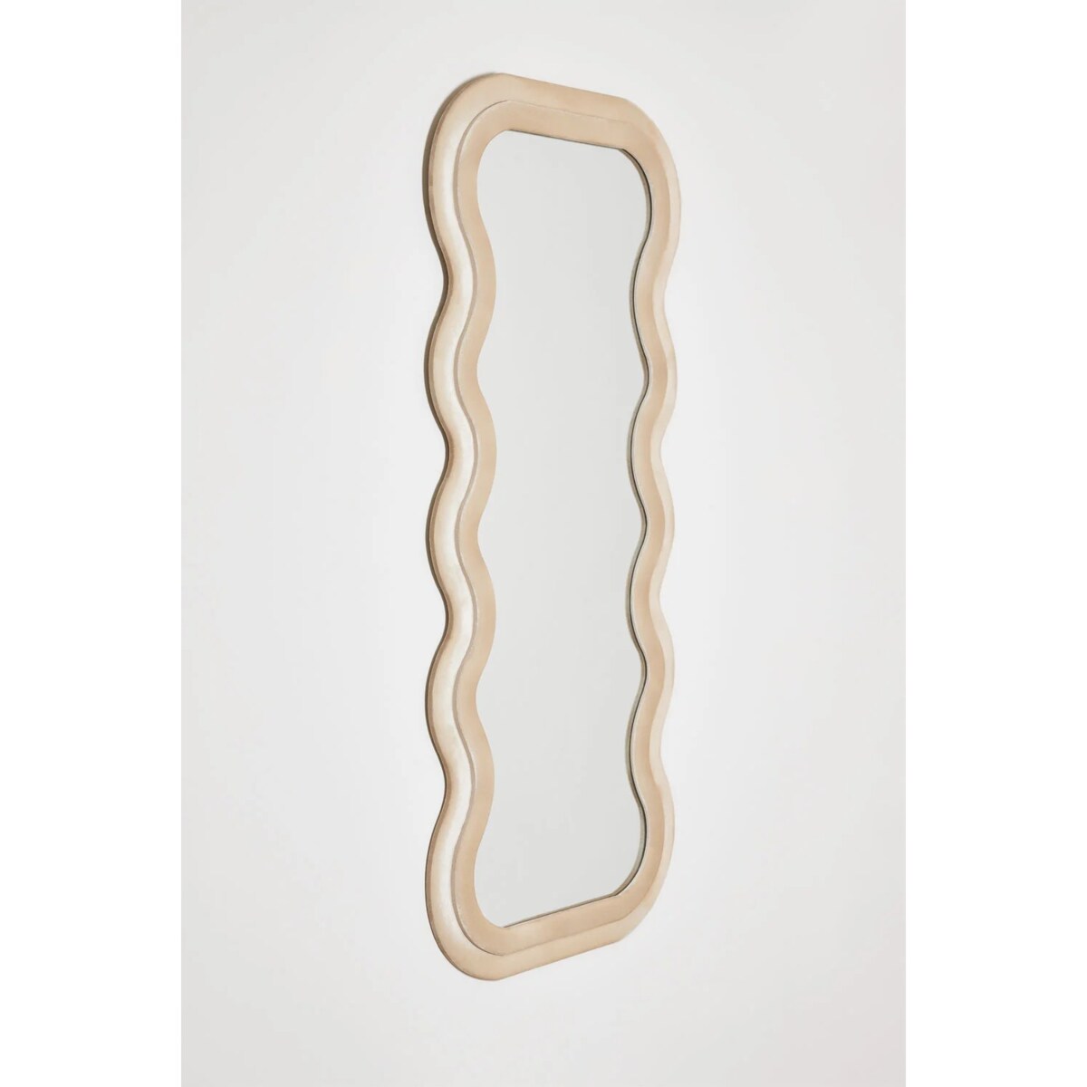 Lustro w falistej ramie aksamitne, beżowe 75x180 cm