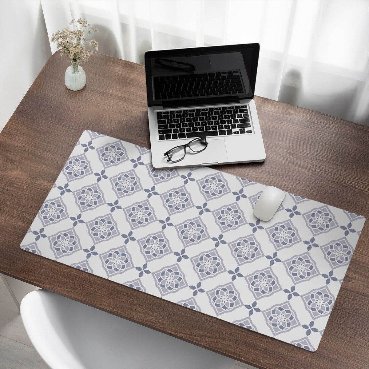 Granatowa mata na biurko Geometryczny kwiat, 100x50 cm