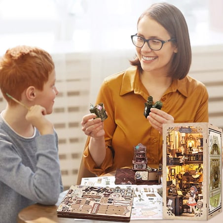 Miniaturowy domek Book Nook - Sklep z antykami - CuteBee