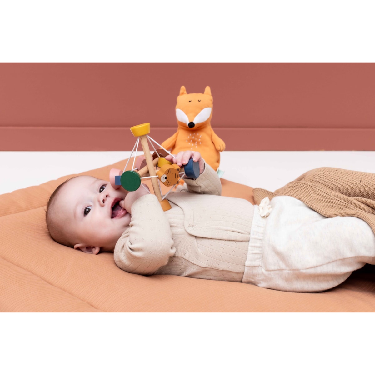 Drewniana piłka edukacyjna - Trixie Baby