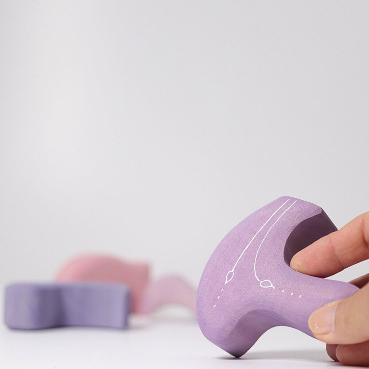 Kształt Domek - drewniane klocki Grimm's koralowe 1+