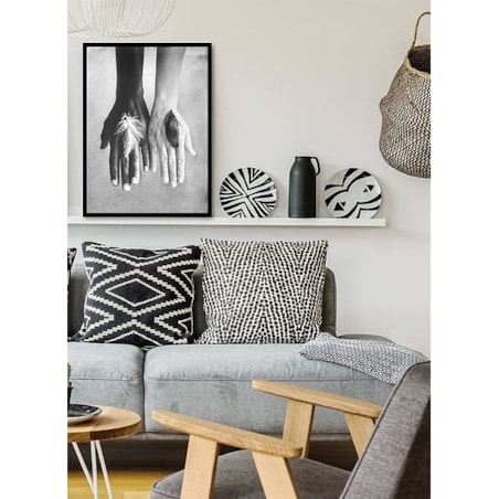 Poster Story, Plakat, Obraz - Piórka na Dłoniach, wymiary 50 x 70 cm