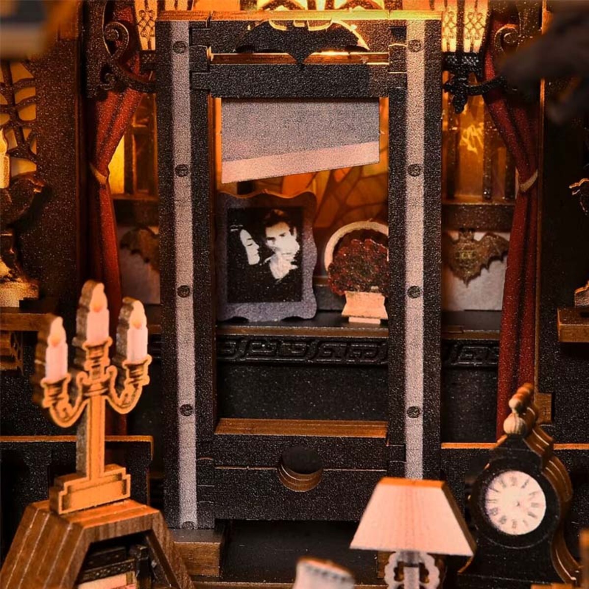 Miniaturowy domek Book Nook - Dracula family