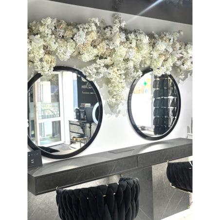 Instalacja z kwiatów białych i beżowych 220cm x 270cm