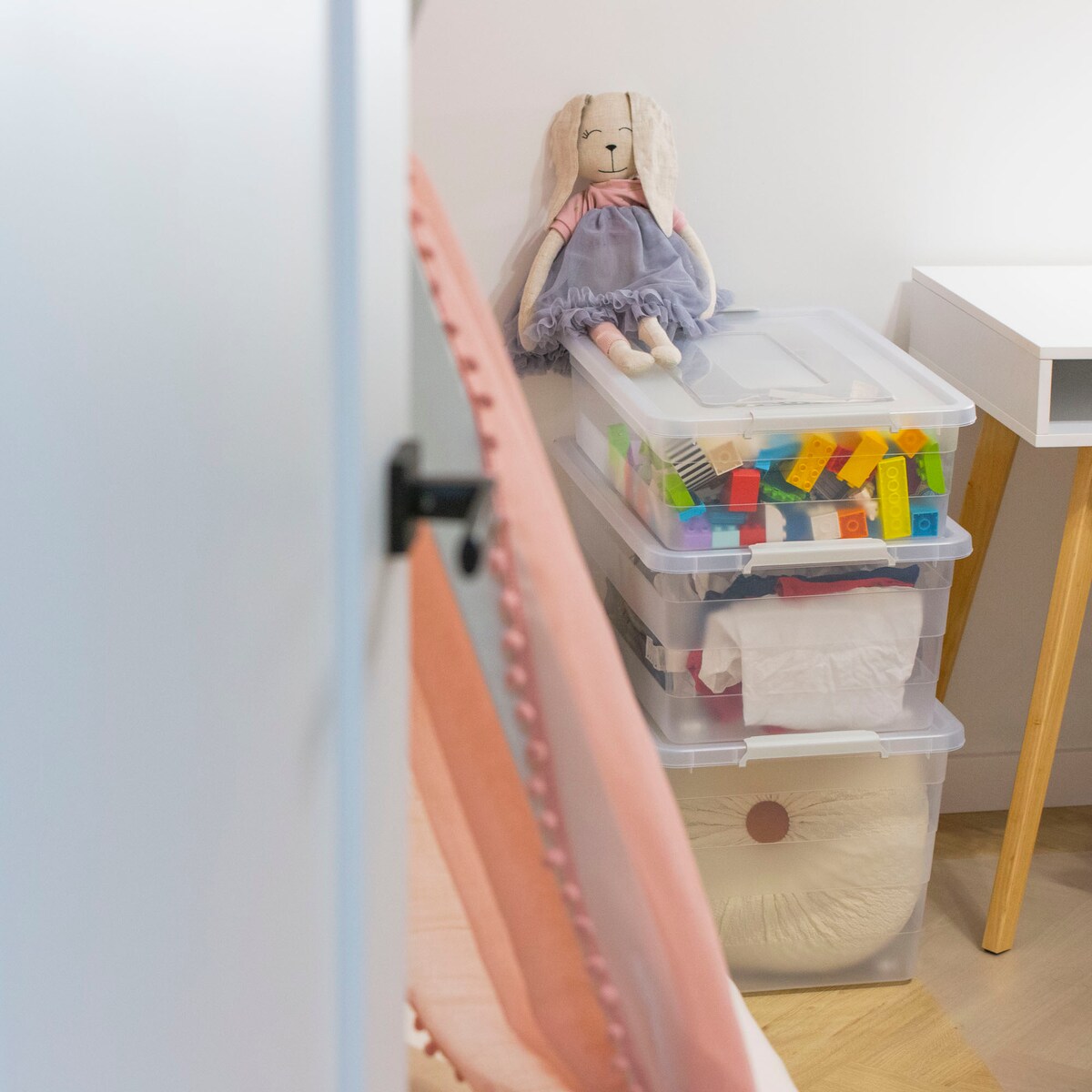 Pojemnik Plastikowy Pudełko Plastikowe Z Pokrywką Na Kółkach Pudło Box 55L