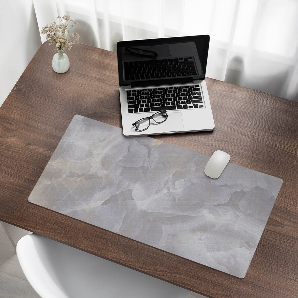 Szara mata na biurko Marmurowe fale, 90x45 cm