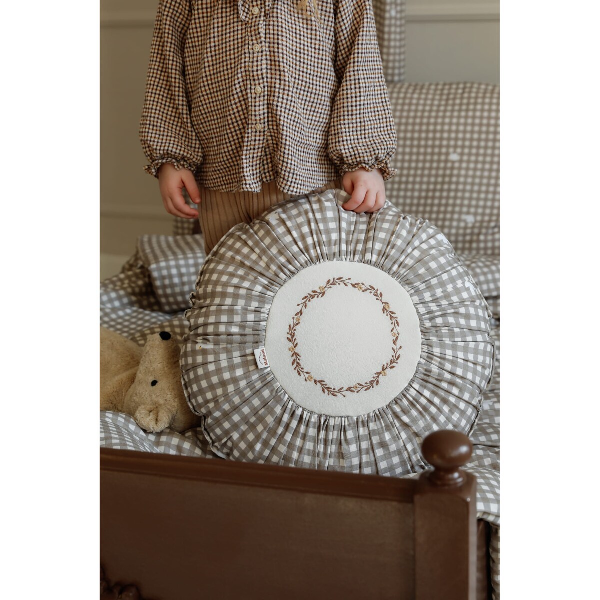 Poduszka dekoracyjna okrągła z haftem Countryside Check