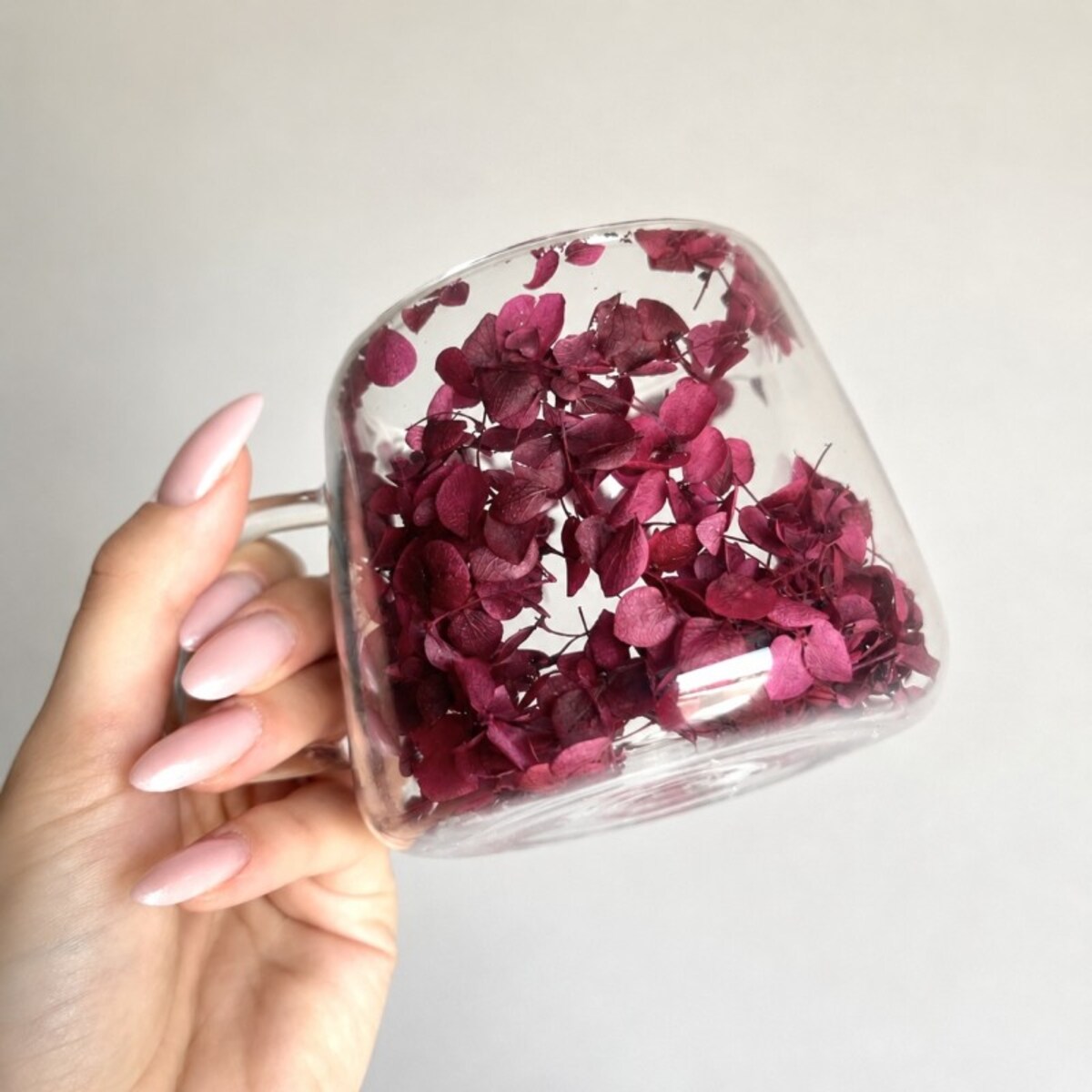Szklanka termiczna z kwiatami w środku, pełna hortensji, burgund bordo180 ml 1szt SZK219