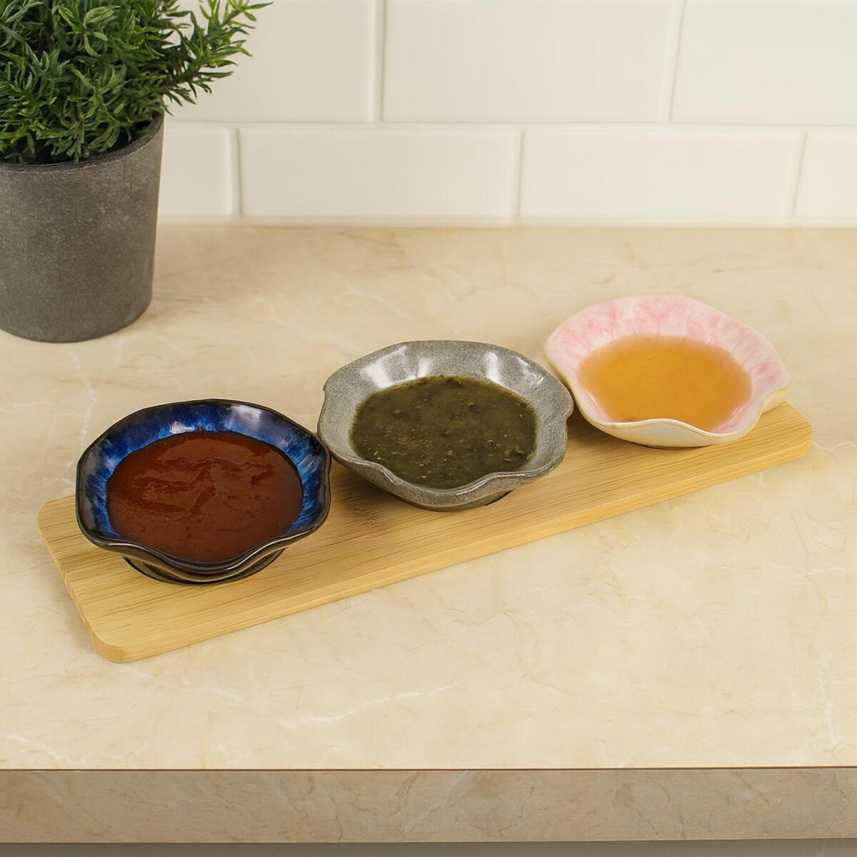 Bambusowy zestaw do serwowania z 3 porcelanowymi miseczkami