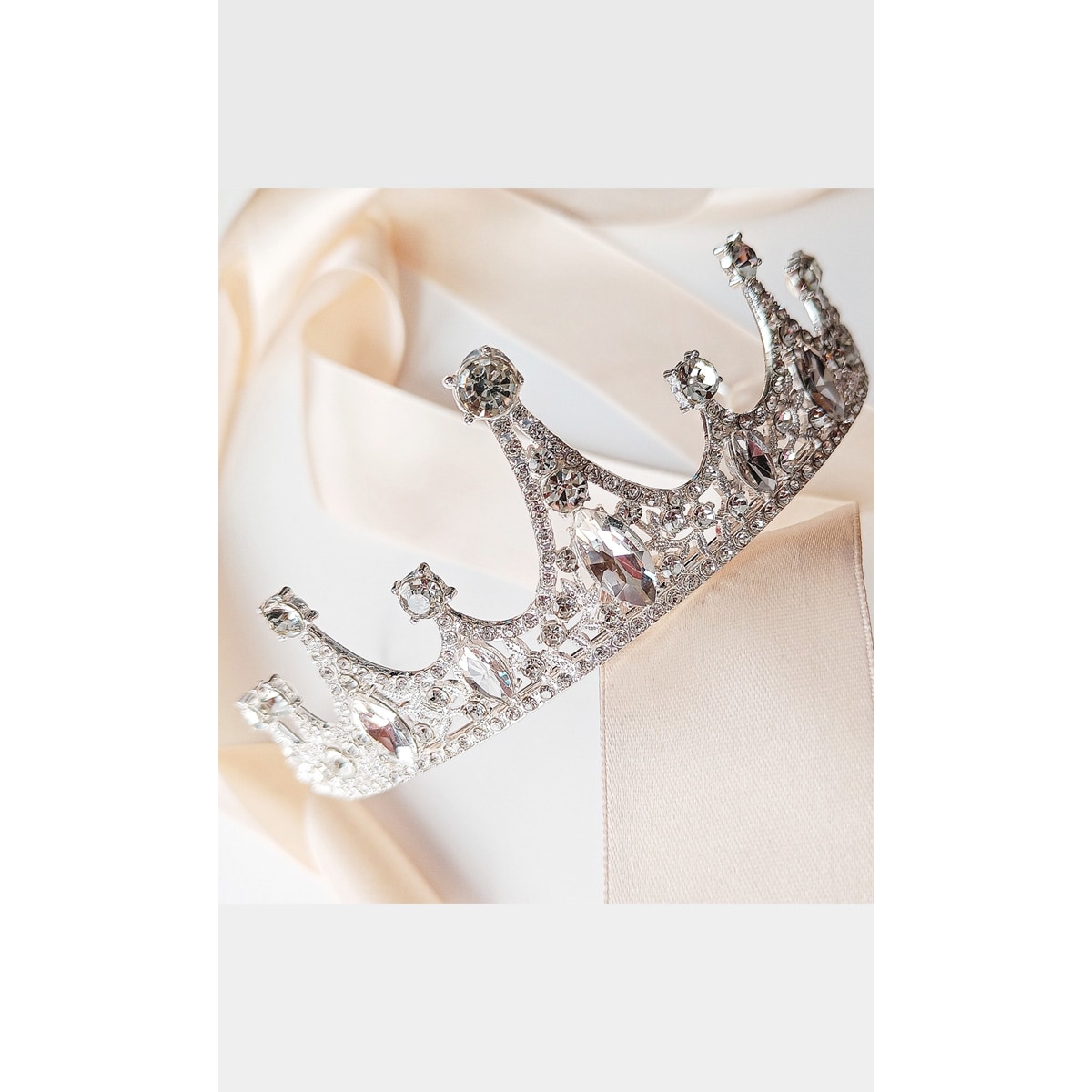 Efektowny diadem tiara korona z cyrkoniami stopniowana