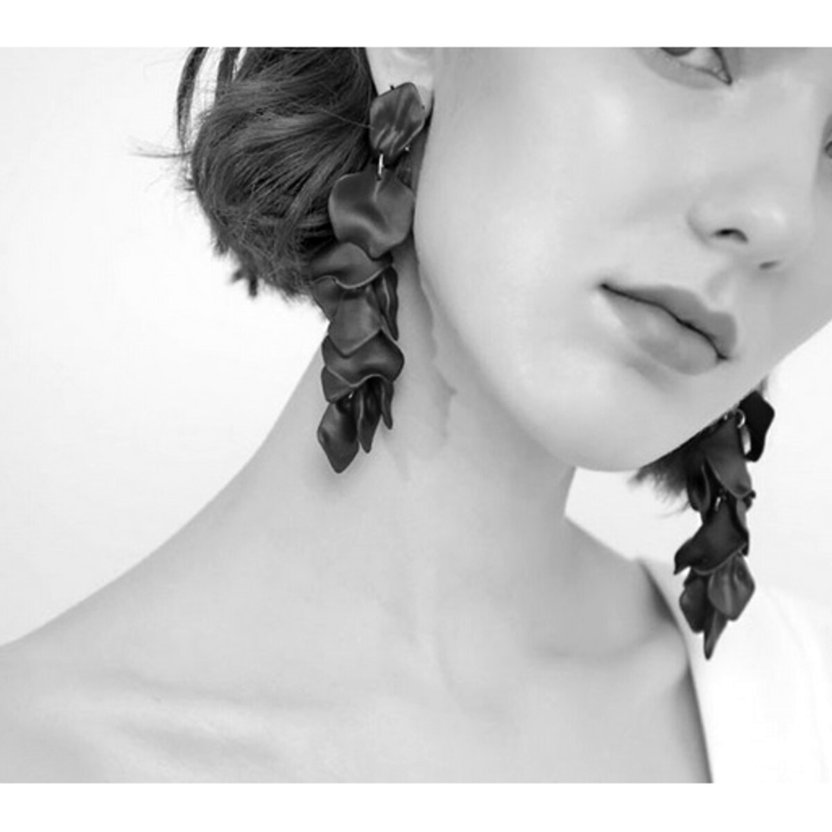 Kolczyki zielone płatki girlandy szmaragdowe długie wiszące