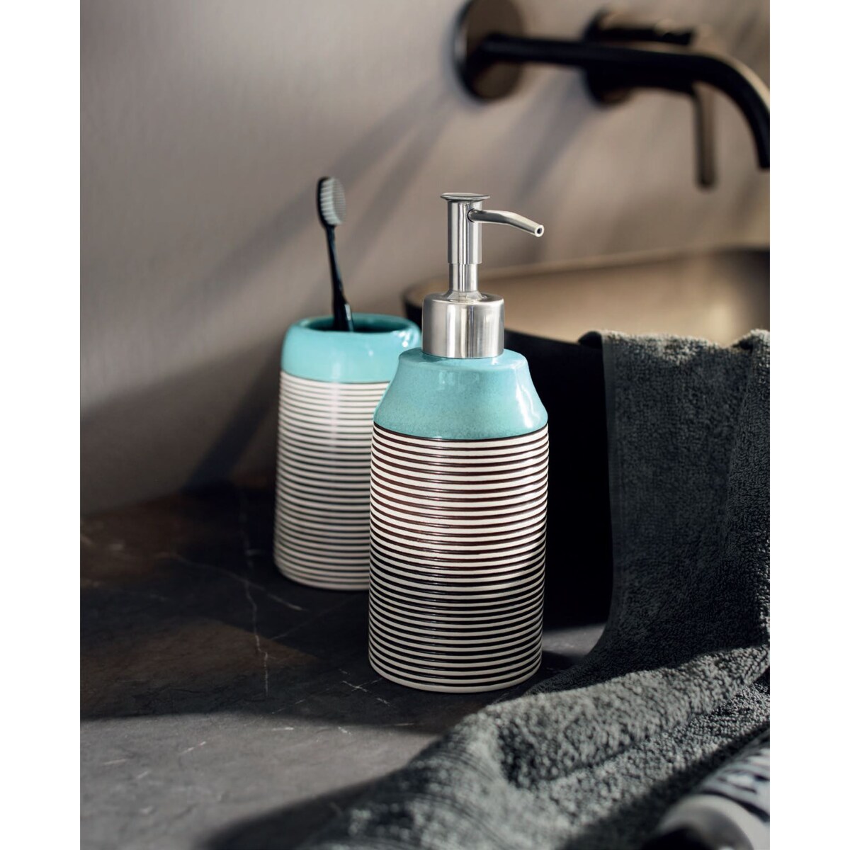 Kleine Wolke Okapi Dozownik do mydła Mauritius paski niebieski ceramika
