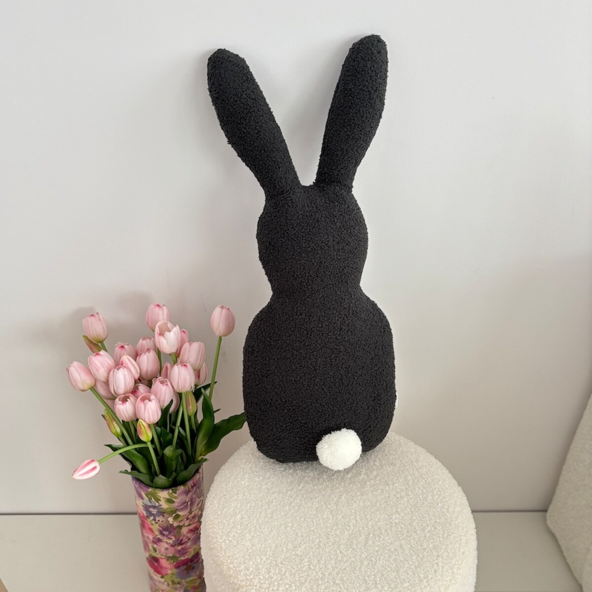 Poduszka minimalistyczny Zając boucle czarny