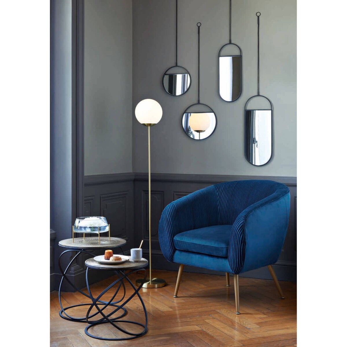 Lampa stojąca z okrągłym kloszem, metalowa, 134 cm