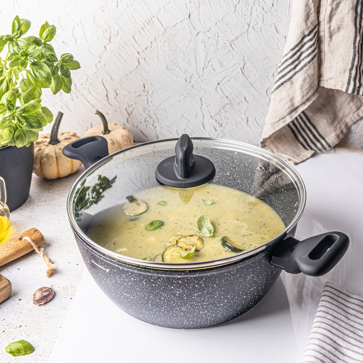 Garnek z powłoką marmurową czarny indukcja gaz 28cm 5.7L KLAUSBERG