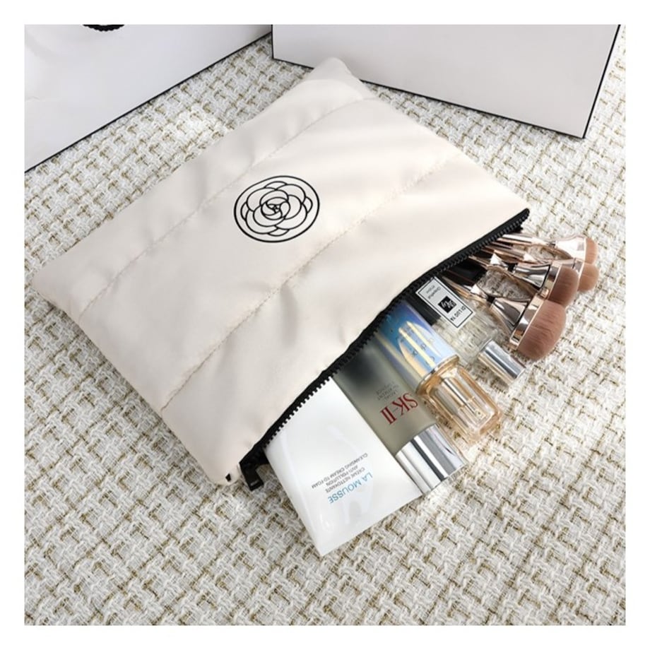 Kosmetyczka damska pikowana duża, wodoodporna biała 22 x 31cm KS144B