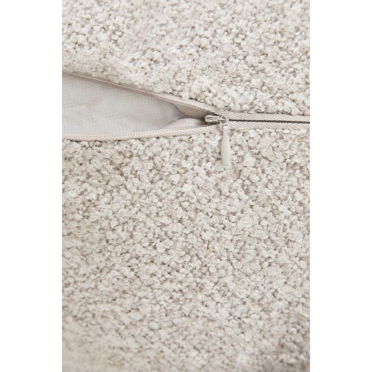 Fotel tapicerowany z poduszką Shirina, bouclé beżowy