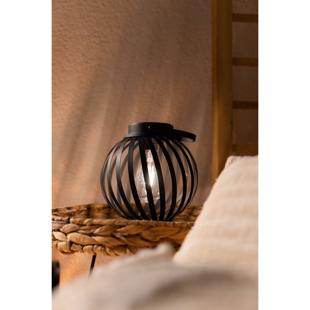 Lampion solarny na balkon Isya, kula, metalowa, wys. 21 cm