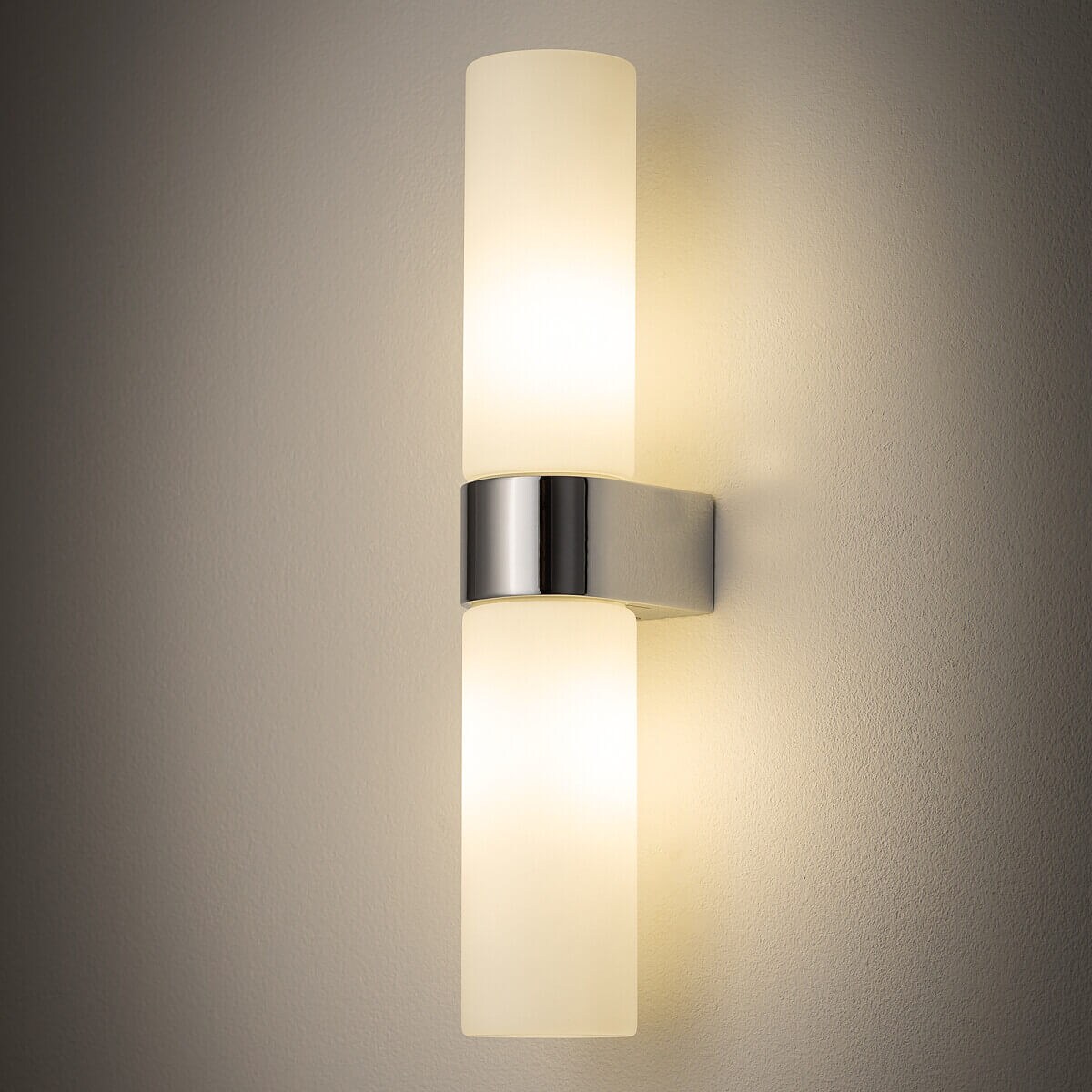 Kinkiet na ścianę góra-dół Natalie 10726 Nowodvorski IP44 tuba szklany metalowy biały chrom