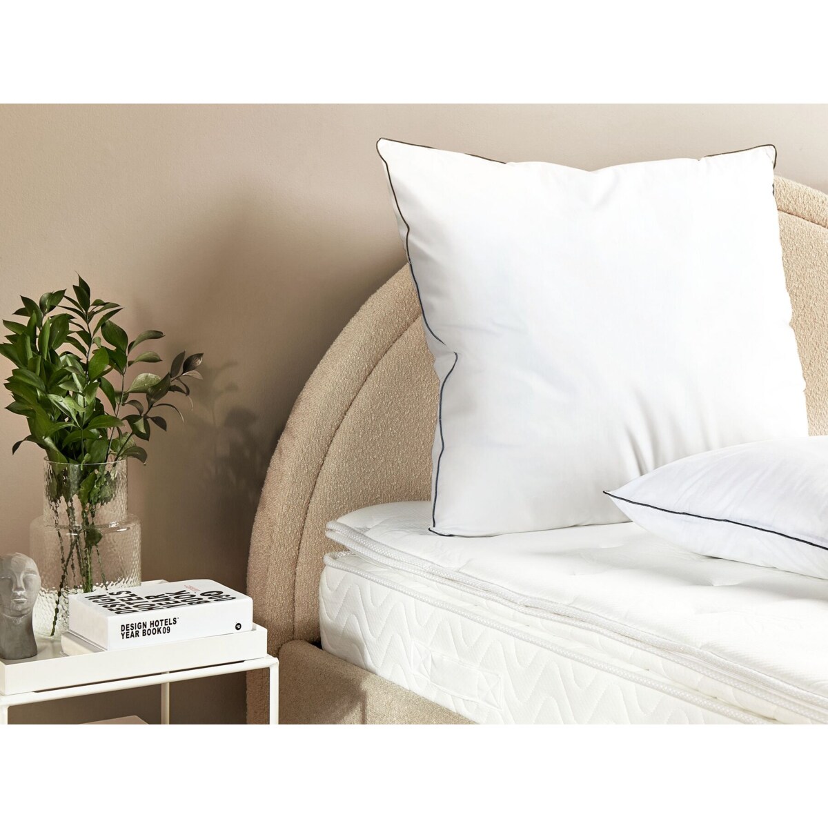 Poduszka poliestrowa niska 80 x 80 cm DIRAN