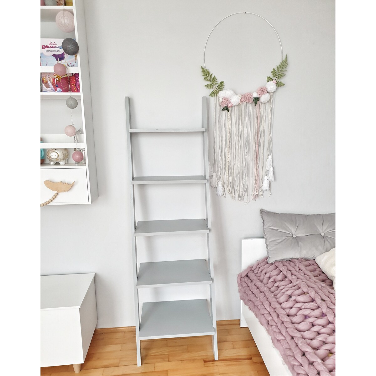 DREWNIANY REGAŁ PÓŁKA DRABINKA JASNO SZARA