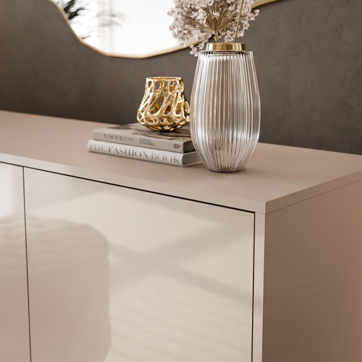 Trzydrzwiowa komoda SANAYI na plastikowych nóżkach, kaszmir połysk