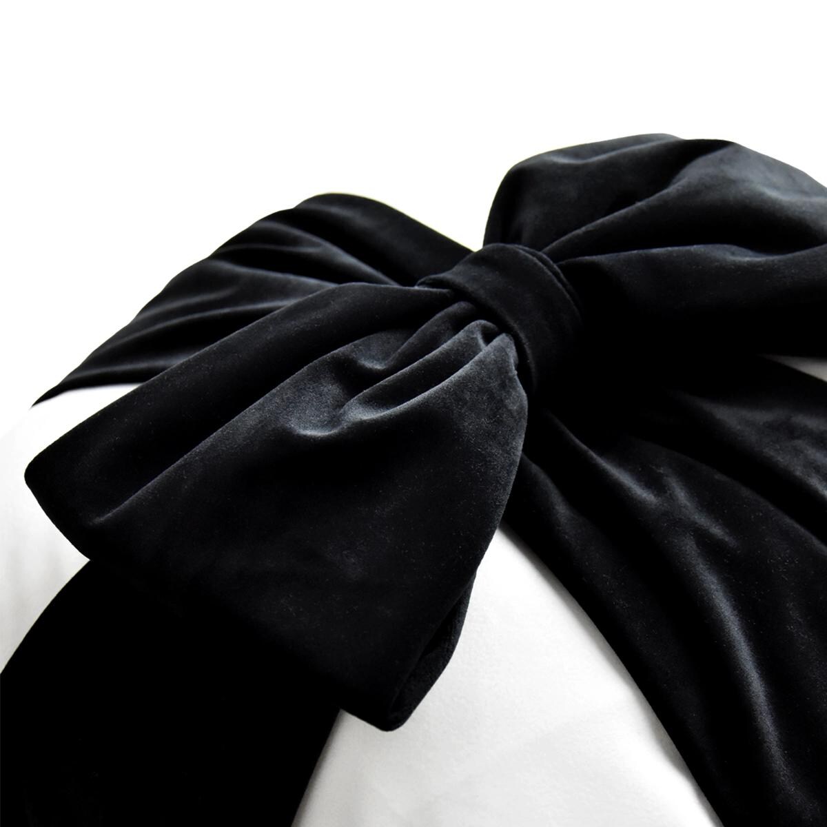 Poduszka VELVET VE2219 | Czarna kokarda 40 x 40 cm