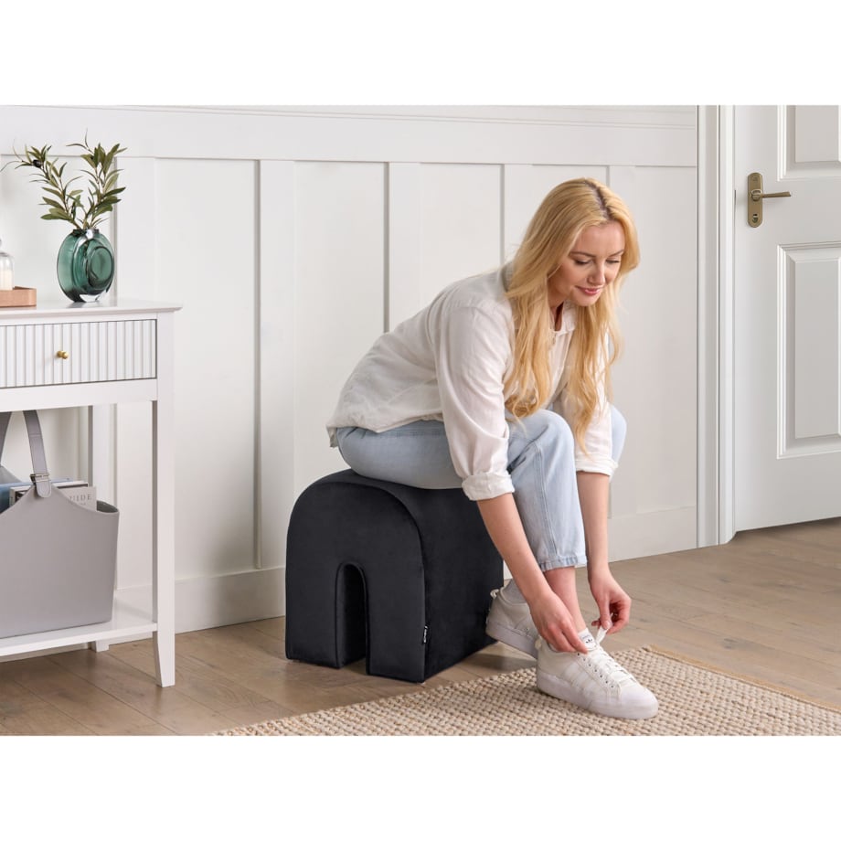 Puf welurowy 35 x 42 x 42 cm czarny MODOC