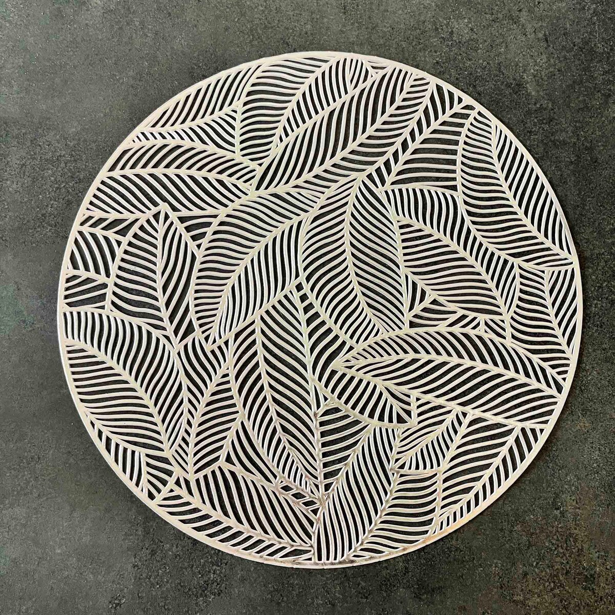 Podkładka Ażurowa Na Stół Okrągła W Listki 37 Cm