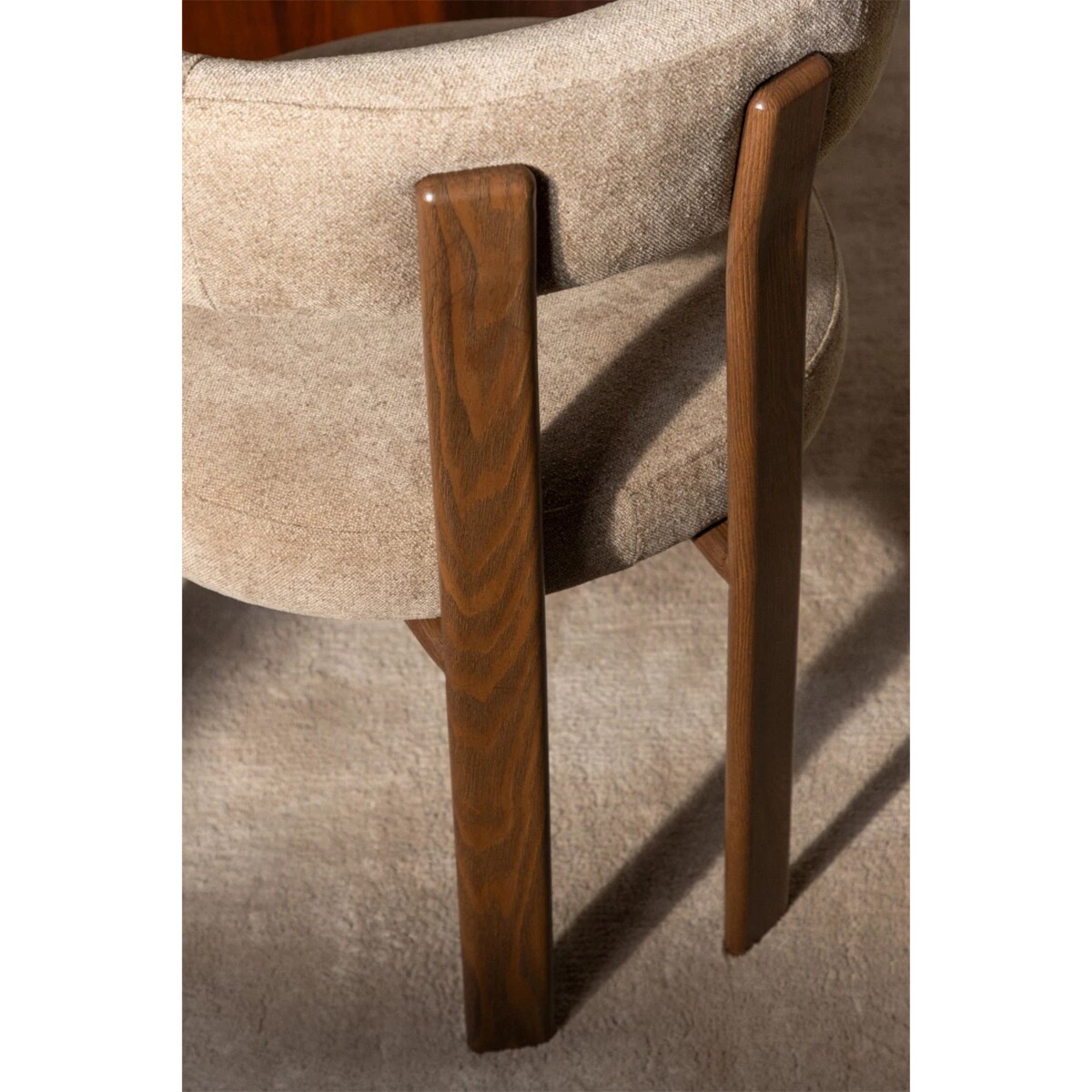 Krzesło z podłokietnikami tapicerowane Jolie, kawa z mlekiem