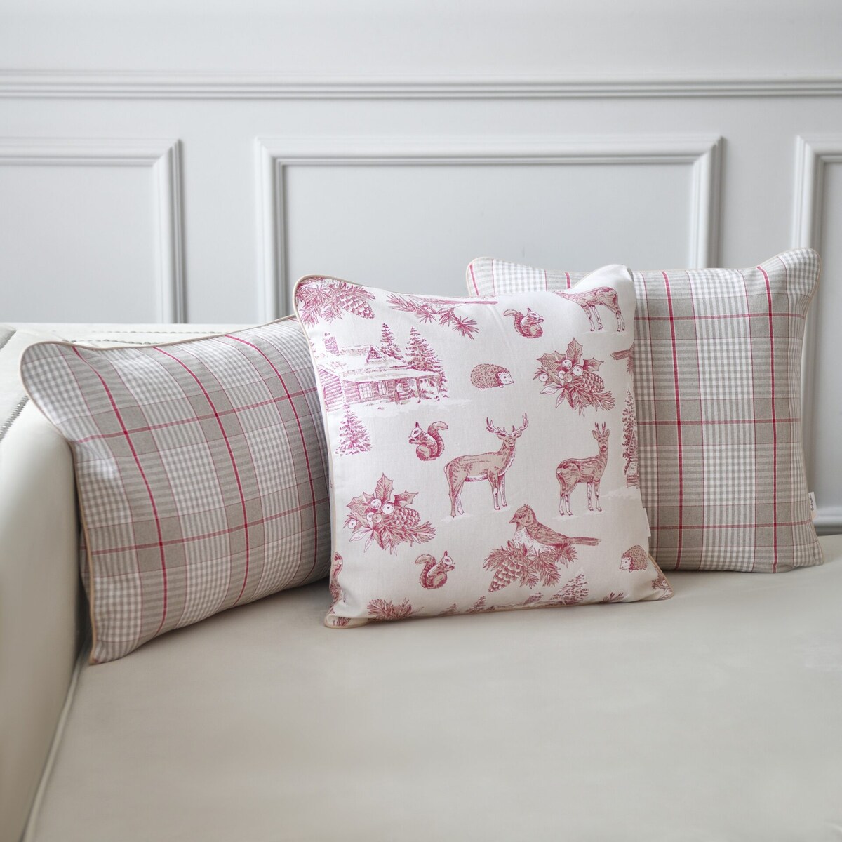 Poszewka dekoracyjna w stylu francuskim Toile de Jouy Red Forest – 45 × 45 cm