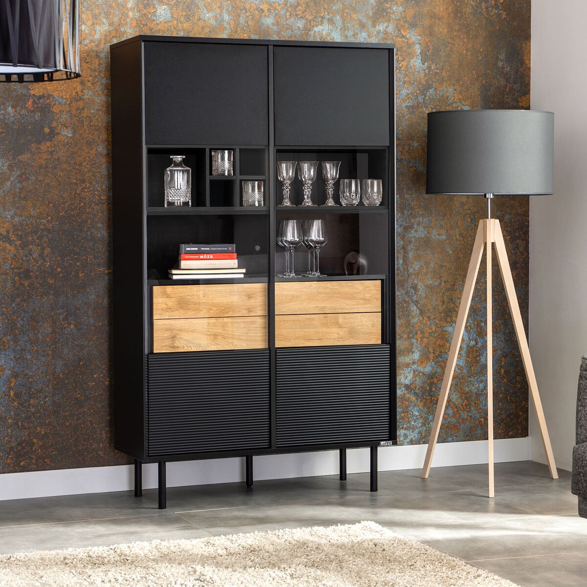 KONSIMO LOFTY Witryna z ryflowanym frontem w stylu loft