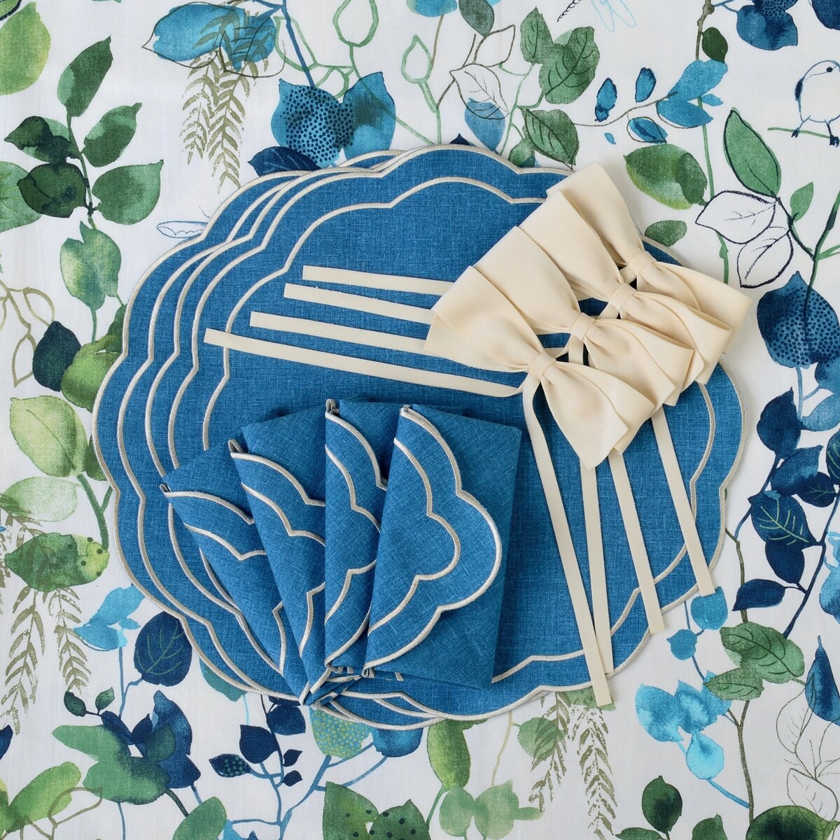 Bieżnik z motywem liści i ptaków Blue Sparrow – 50 × 220 cm