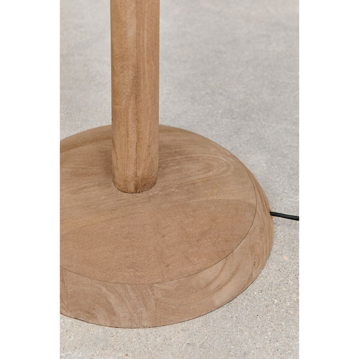 Lampa podłogowa Gracia z drewna mango, 165 cm