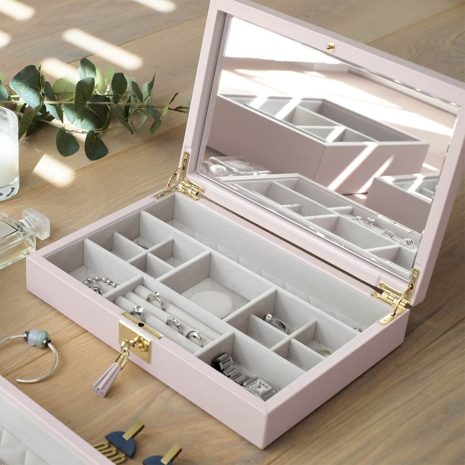 Szkatułka na biżuterię Loves Luxury jasnoróżowa z pokrywką i lusterkiem