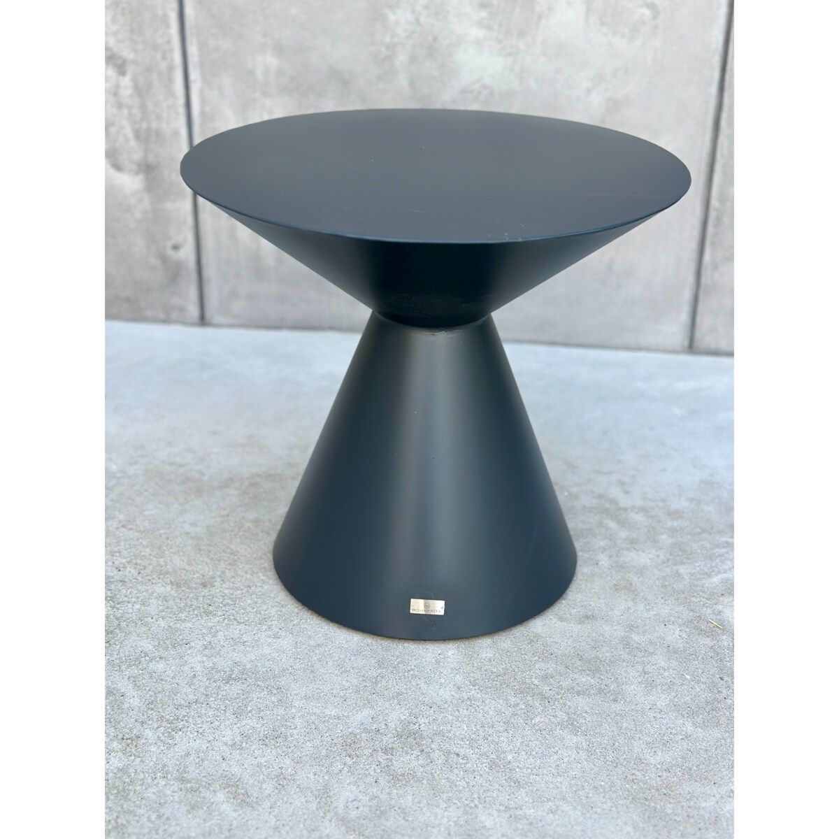 ALUMINIOWY STOLIK MATTEO W KOLORZE SZARYM