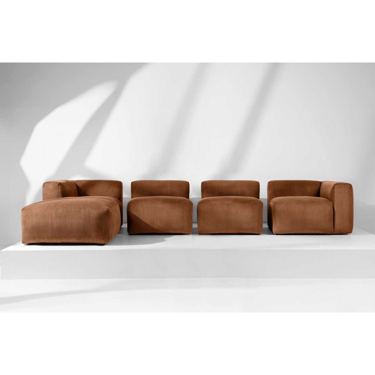 KONSIMO BUFFO Sofa narożna lewa 6-osobowa z wyjątkowo miękkim siedziskiem, kolor rudy