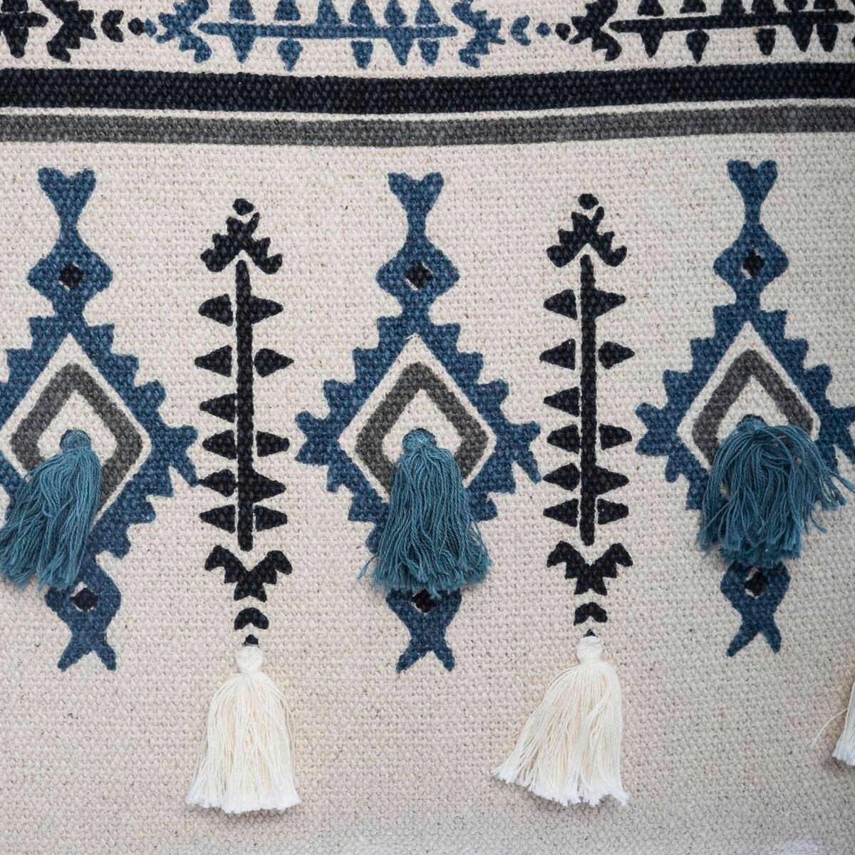 Ozdobna poszewka na poduszkę ze wzorem