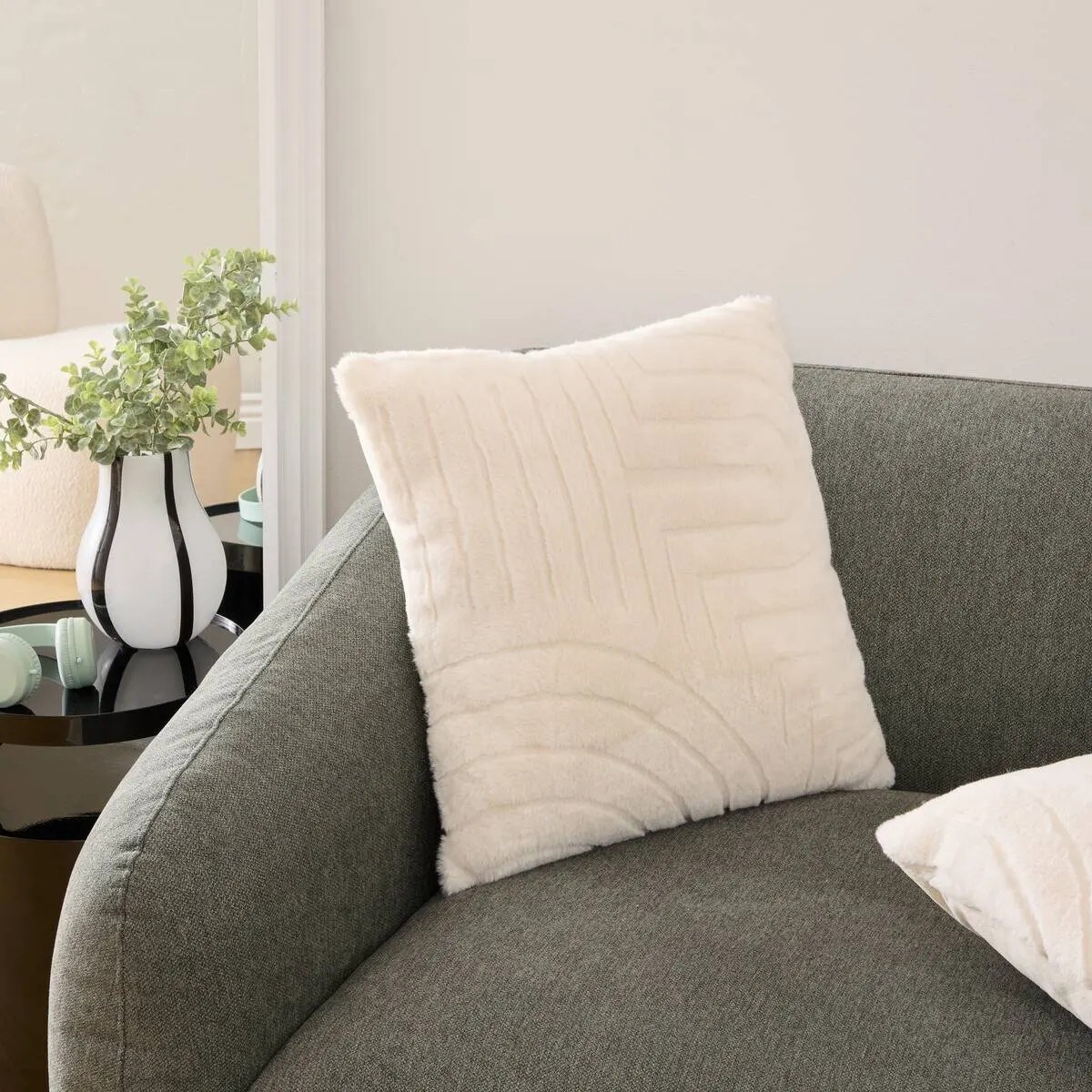 Poduszka pluszowa, futrzana, kremowa, 45x45 cm, Arka