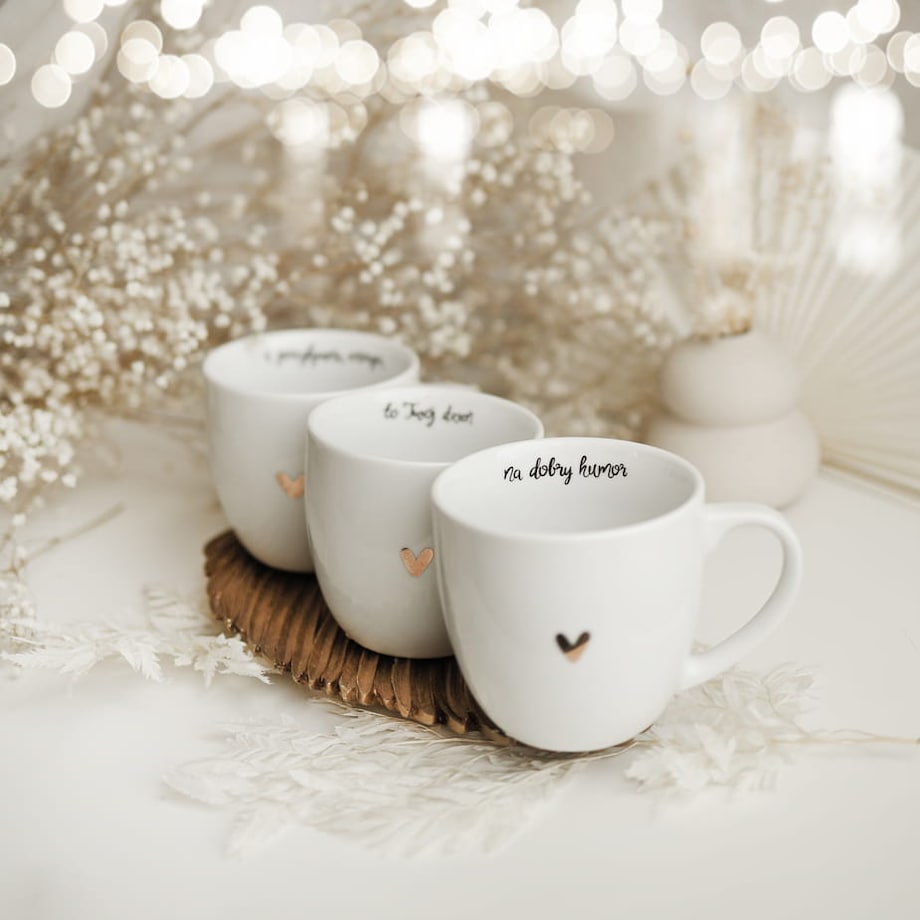 Biały kubek porcelanowy 300 ml - motyw złotego serca dla przyjaciółki na urodziny