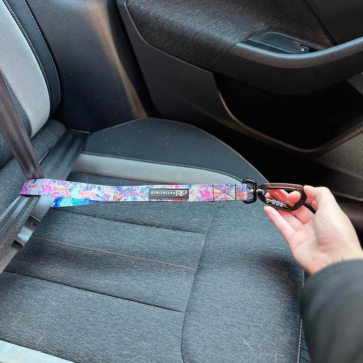 Pętla mocowana do pasa samochodowego "I need space"