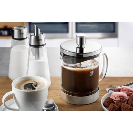 Zaparzacz ze specjalnego szkła z tłokiem, nowoczesne urządzenie do parzenia idealnej kawy lub herbaty