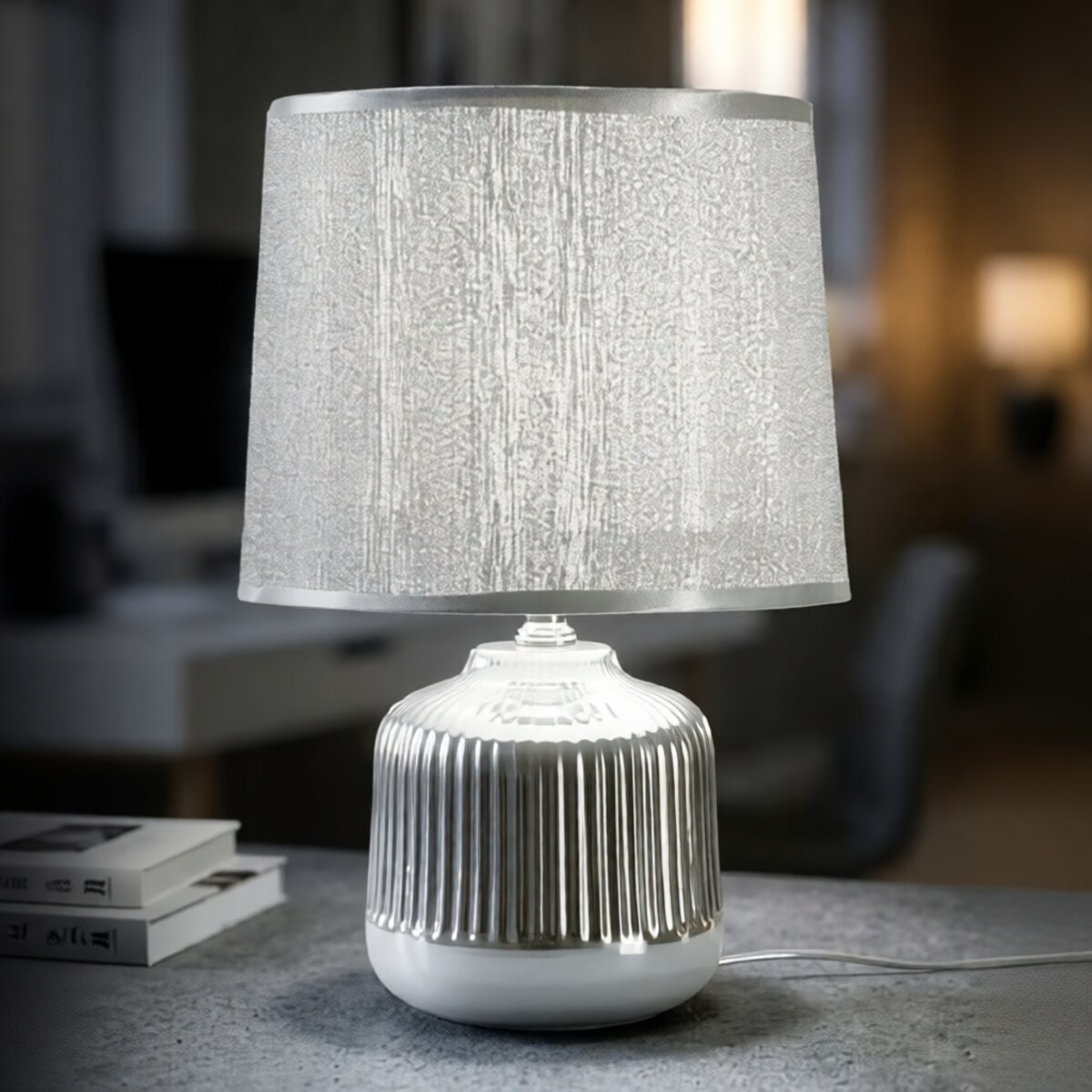 Lampa stołowa Lucina, kolor biały i srebrny, ceramika, żelazo i tkanina, 20 x 20 x 29 cm, 1 x E14, do salonu i sypialni, Mauro Ferretti
